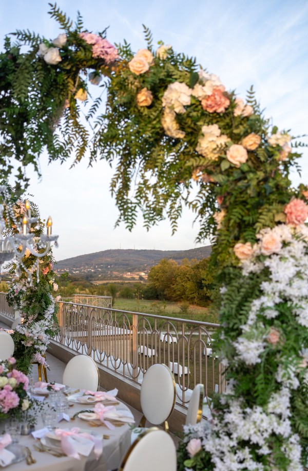 Hotel Hyde Hill / Bikini and Champagne